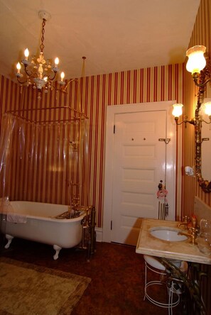 Victorian Room | Bathroom | Combined shower/tub, hair dryer, towels, shampoo