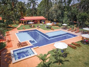 Outdoor pool, open 9:00 AM to 9:00 PM, pool loungers - Hotel Fazenda Recanto Shangri-lá (Brotas)