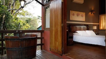 Minibar, desk, free WiFi