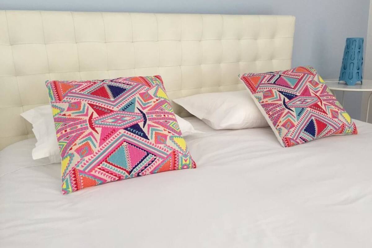 Double Room, Shared Bathroom (Cidade) | Iron/ironing board (on request), WiFi (free)