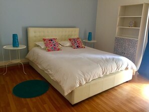 Double Room, Shared Bathroom (Cidade) | Iron/ironing board (on request), free WiFi - Marquês Soul - Hostel (Lisbon)