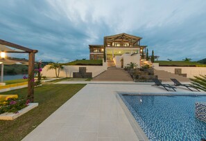 Fachada da propriedade