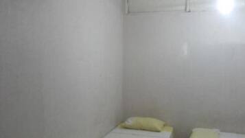 Cortinas blackout, Wi-Fi de cortesia, roupa de cama