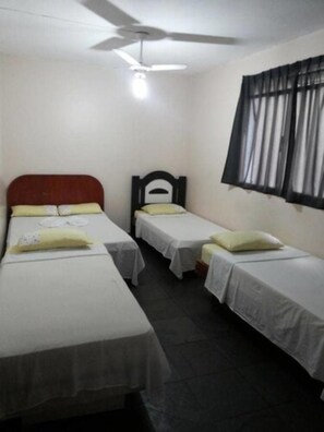 Standard Triple Room | Blackout drapes, free WiFi, bed sheets - Santa Cruz Hotel (Goiania)