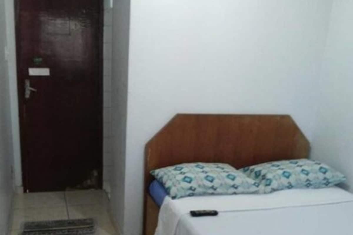 Cortinas blackout, Wi-Fi de cortesia, roupa de cama