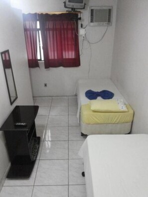 Cortinas blackout, Wi-Fi de cortesia, roupa de cama