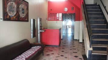 Café da manhã com buffet grátis todos os dias