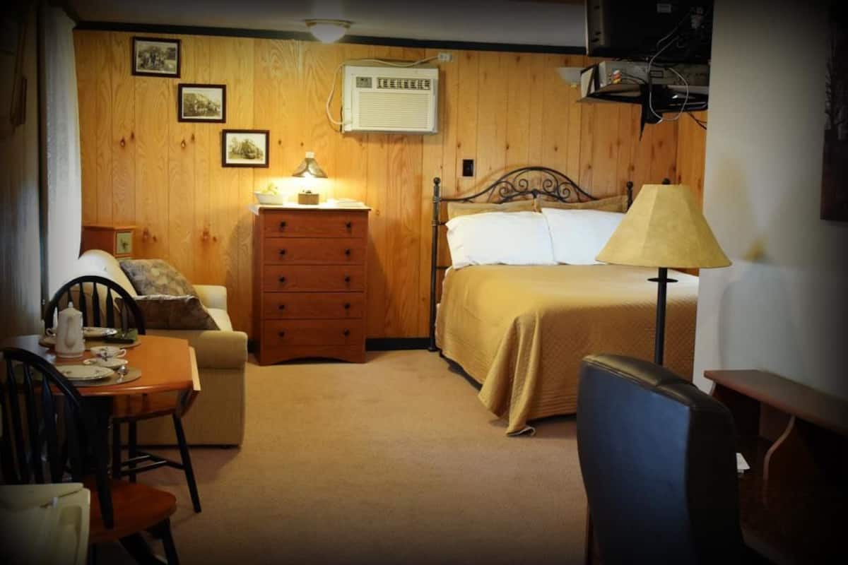 Iron/ironing board, free WiFi, bed sheets