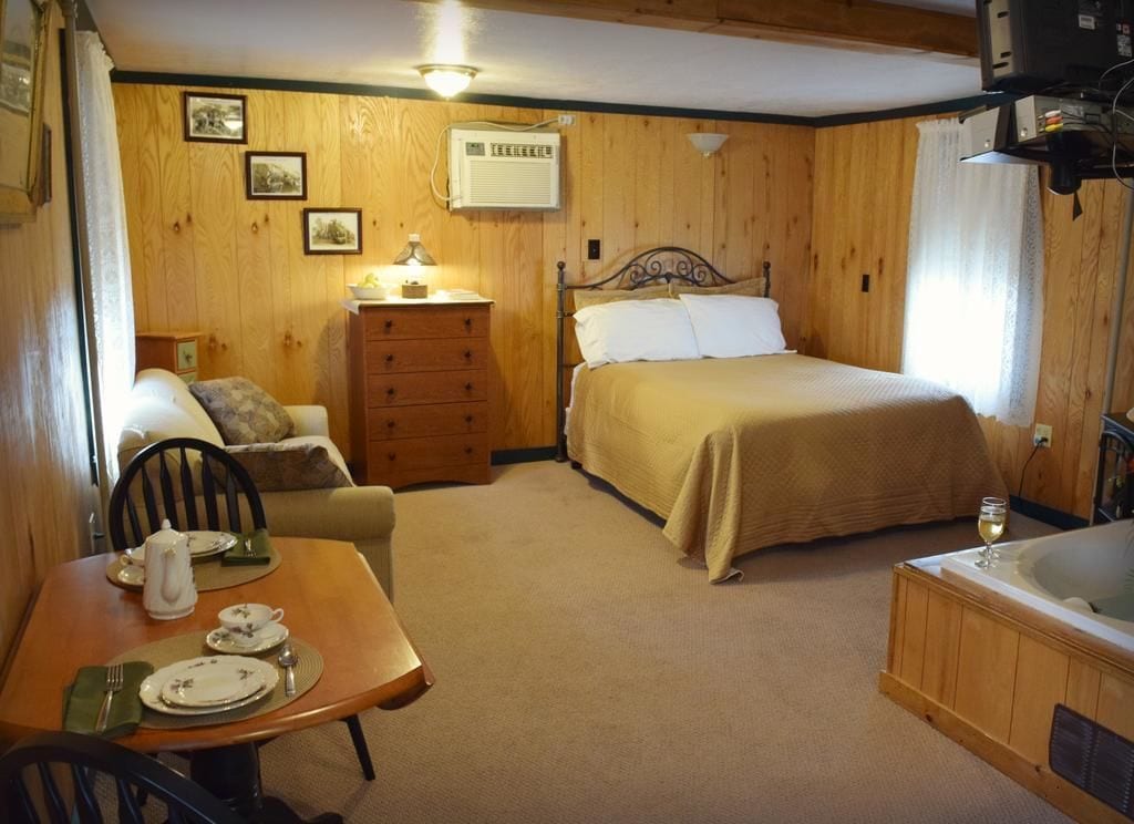 Room, 1 Queen Bed with Sofa bed, Patio (Coal Cracker Room)