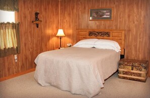 Zimmer, 1 Queen-Bett und Schlafsofa, Terrasse (Cabin Room) | Bügeleisen/Bügelbrett, kostenloses WLAN, Bettwäsche