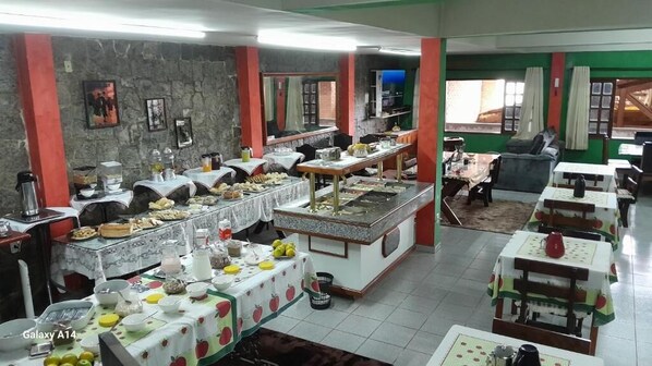 Free daily buffet breakfast