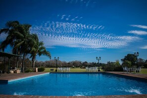 Indoor pool, 2 outdoor pools - San Ceferino Hotel & Spa (Luján)