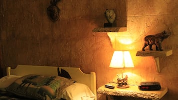 Quarto casal standard, 2 camas de casal, para não fumantes, geladeira e micro-ondas | Detalhe da parte interna
