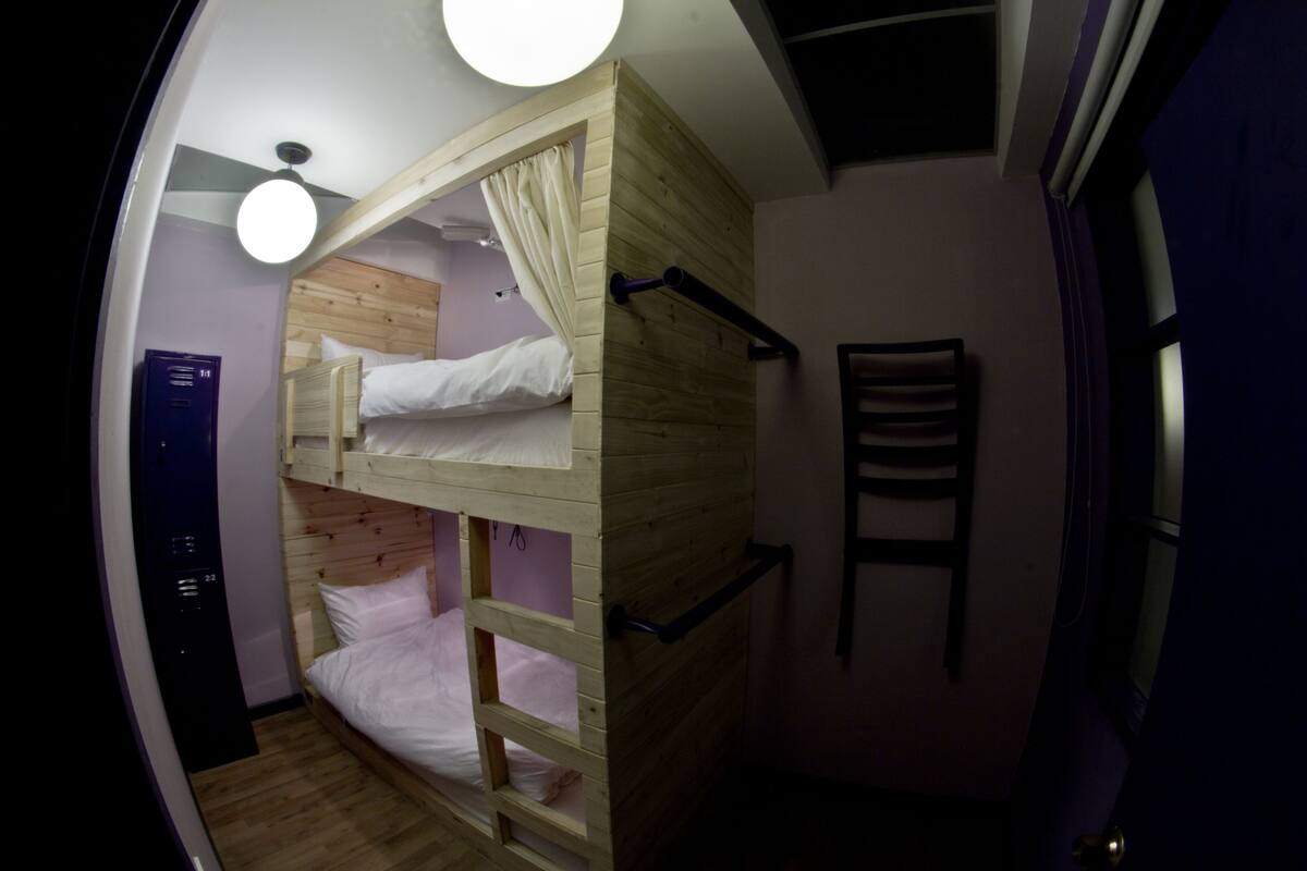 Deluxe Twin Room, Shared Bathroom | In-room safe, free WiFi