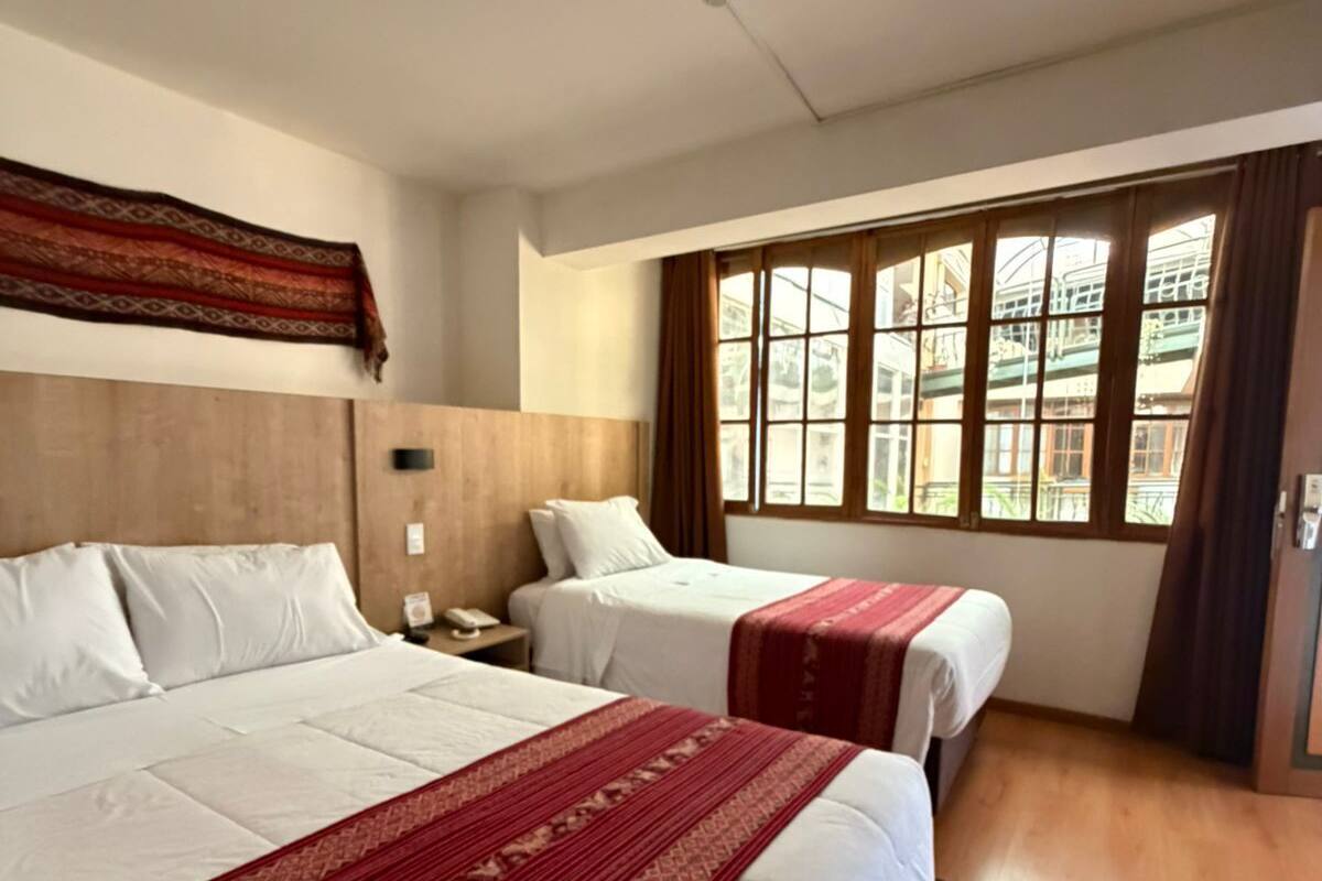 Twin Room | In-room safe, desk, WiFi (free), bed sheets