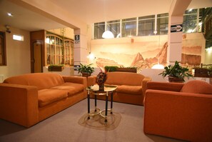 케이블 채널 시청이 가능한 32인치 평면 TV, TV