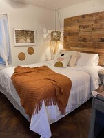 Cottage, 1 Queen Bed | Individually decorated, individually furnished, iron/ironing board