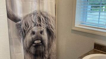 Cabin, 1 King Bed | Bathroom | Shower, free toiletries, hair dryer