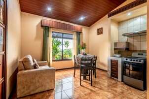 Superior Villa, 2 Bedrooms | Private kitchenette