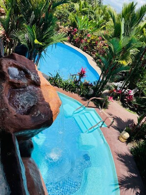 Flat-screen TV - Aunty Arenal Lodge (La Fortuna)
