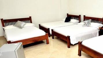Quadruple Room | Desk, free WiFi