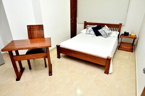 Single Room | Desk, free WiFi