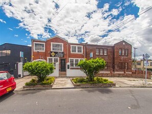 Fachada de la propiedad