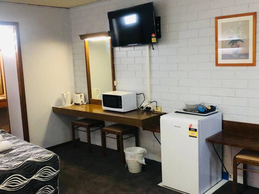 Desk, laptop workspace, iron/ironing board, free WiFi