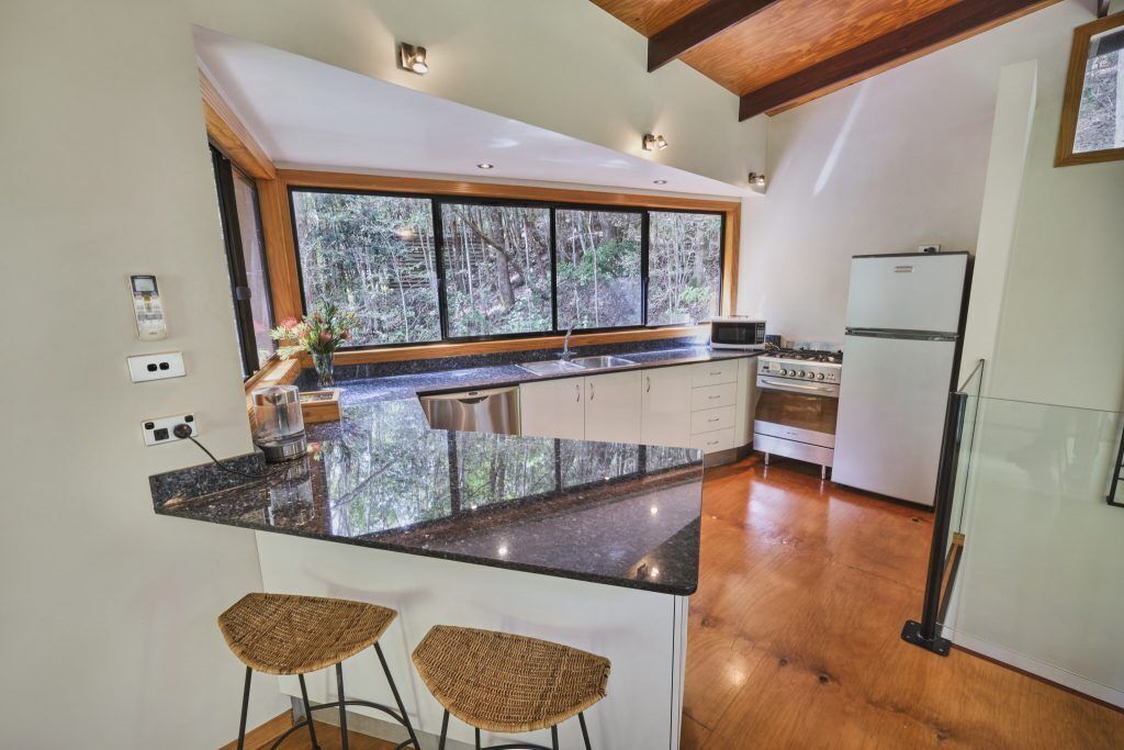 Hidden Valley | Private kitchen | Fridge, microwave, oven, stovetop