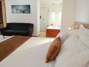 Premium bedding, down duvets, Select Comfort beds, minibar - Hotel Lomas 10 (Medellín)