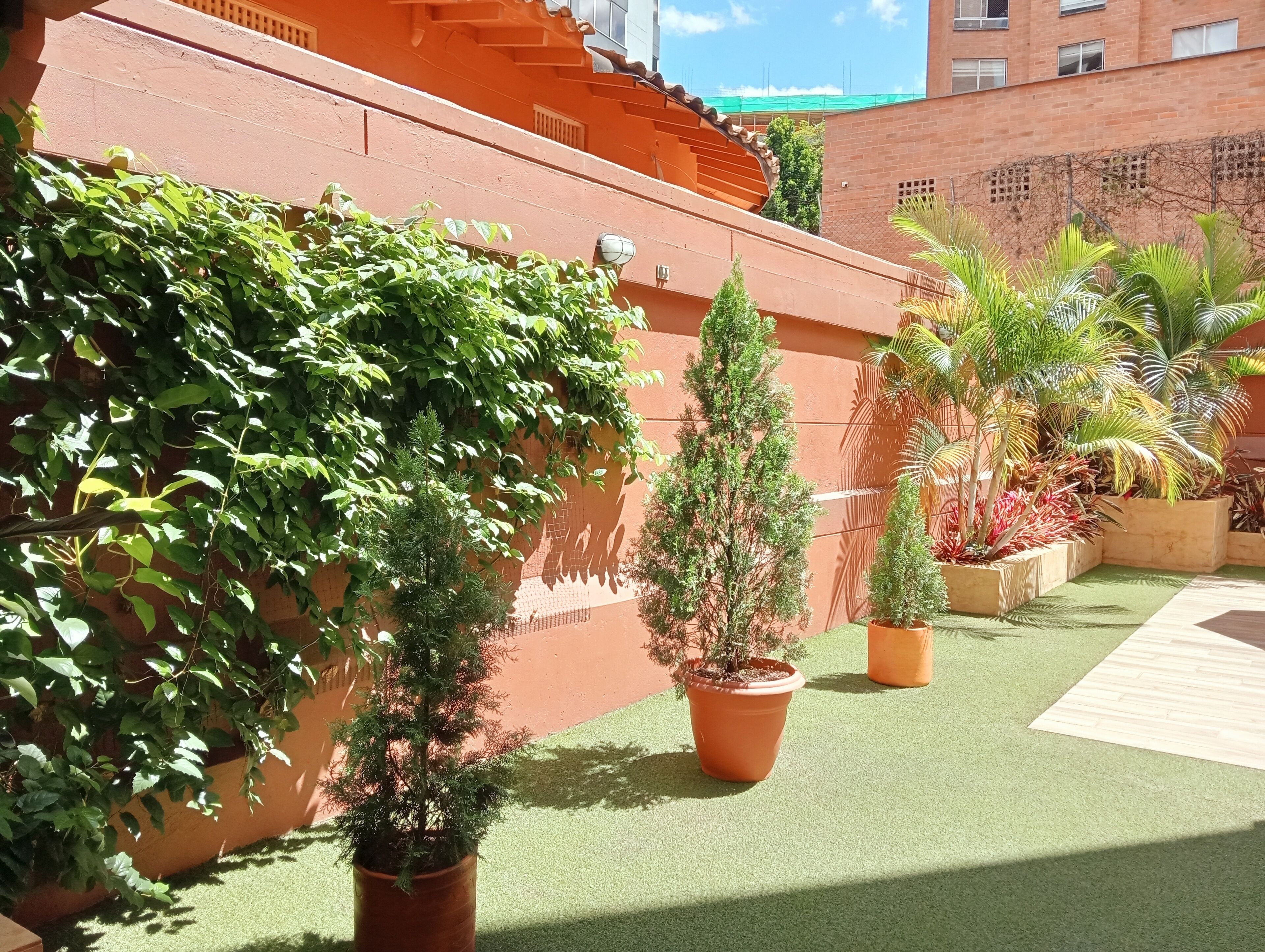 42-inch led tv with cable channels, tv