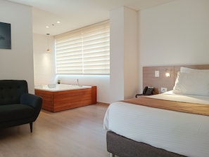 Junior Studio Suite | Premium bedding, down duvets, Select Comfort beds, minibar - Hotel Lomas 10 (Medellín)