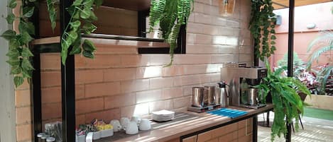 Breakfast and lunch served, Regional cuisine