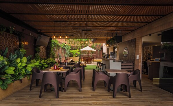 Serves breakfast and lunch - Hotel Lomas 10 (Medellín)