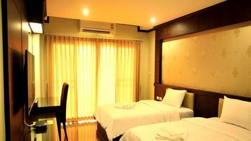 Standard Twin Room with City View | Desk, free WiFi