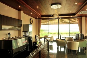 Breakfast and lunch served, Thai cuisine