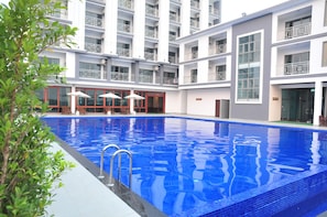 Outdoor pool - Green Hill Hotel Phayao (Phayao)