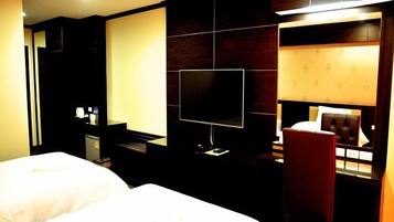Standard Twin Room with City View | Escritorio y wifi gratis