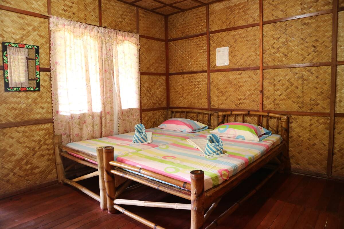In-room safe, desk, iron/ironing board (on request), WiFi (free)