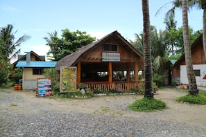 Breakfast, lunch and dinner served  - Mountain Beach Resort (Puerto Galera)