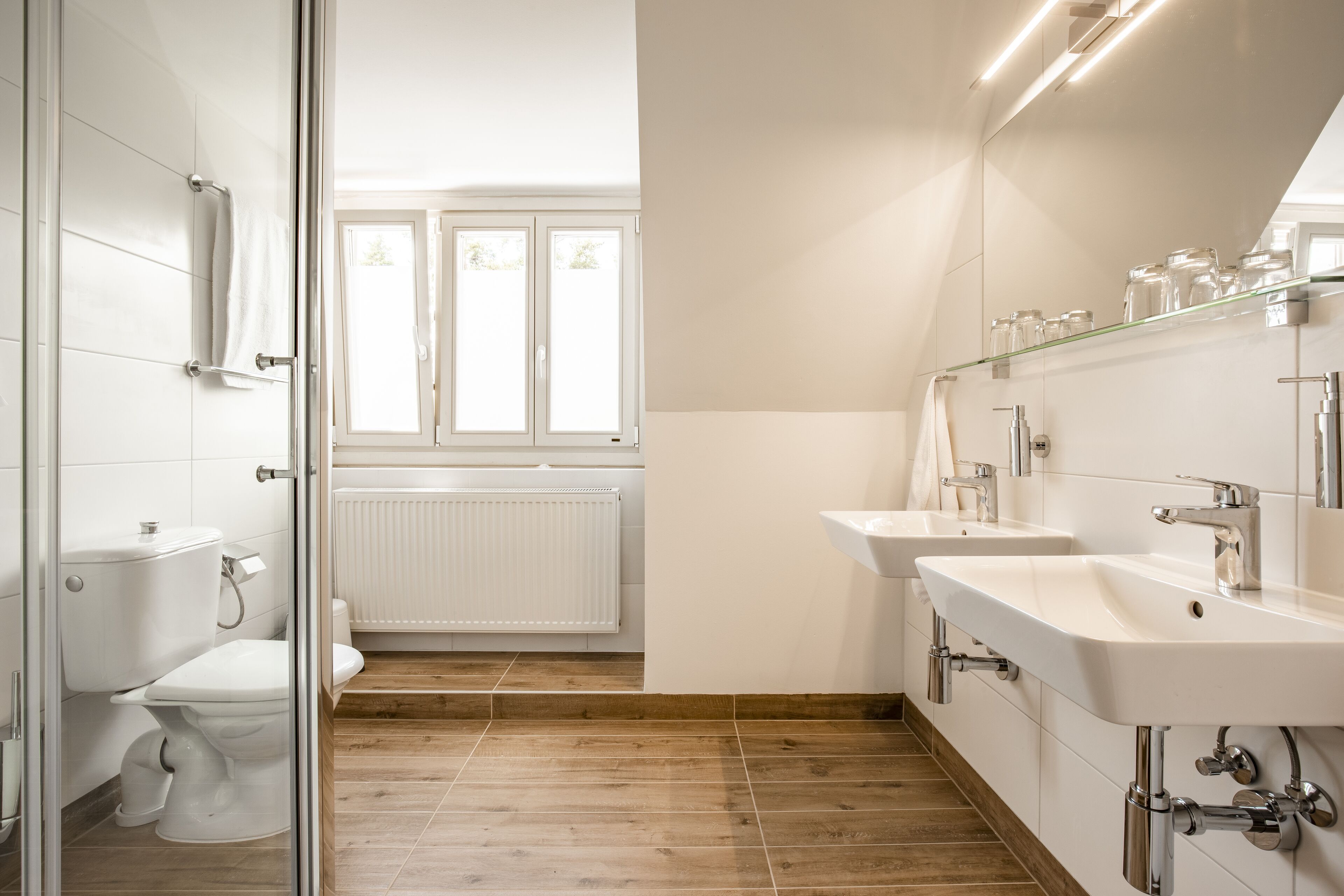 Family Quadruple Room | Bathroom | Shower, free toiletries, hair dryer, towels