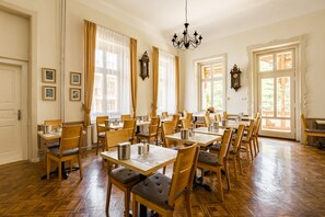 Dagelijks ontbijtbuffet inbegrepen