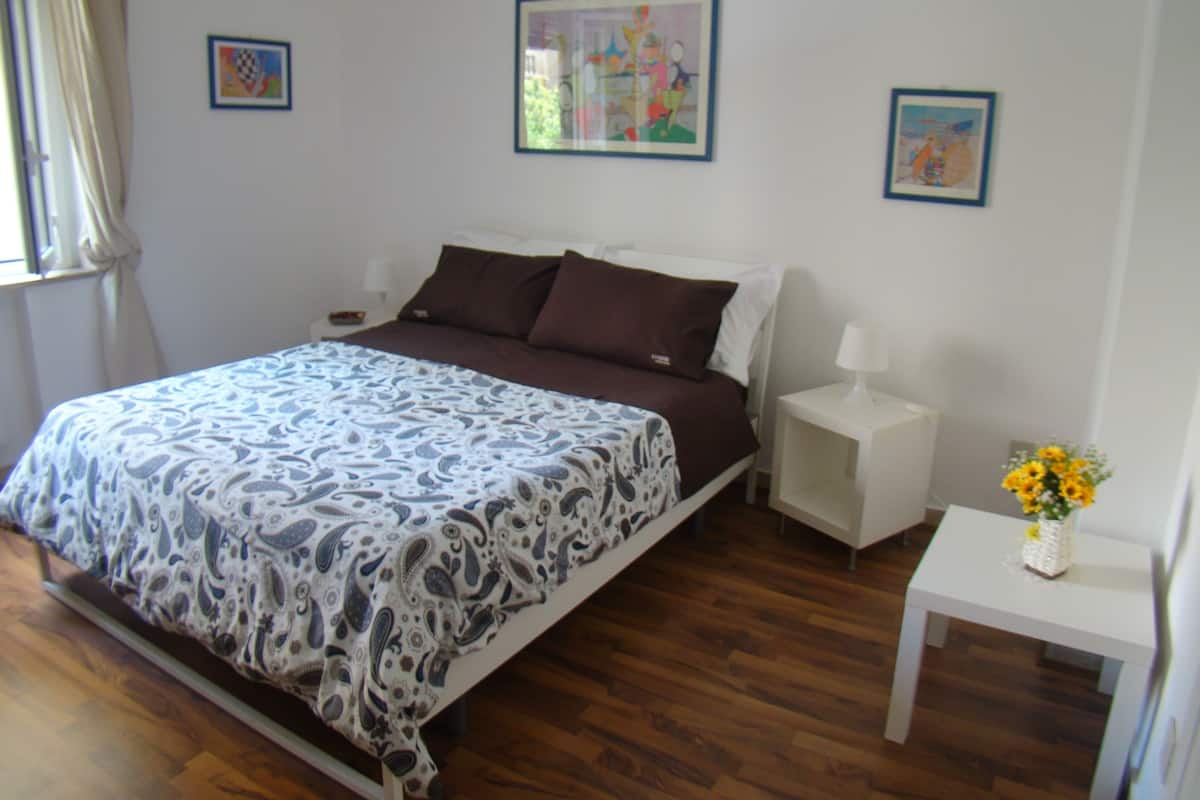 Room | Desk, laptop workspace, rollaway beds (surcharge), WiFi (free)