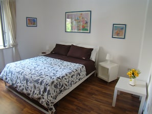Room | Desk, laptop workspace, rollaway beds, free WiFi - B&B Al Politeama (Palermo)