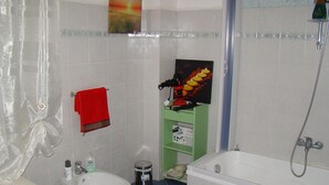 Shower, rainfall showerhead, towels - B&B Al Politeama (Palermo)