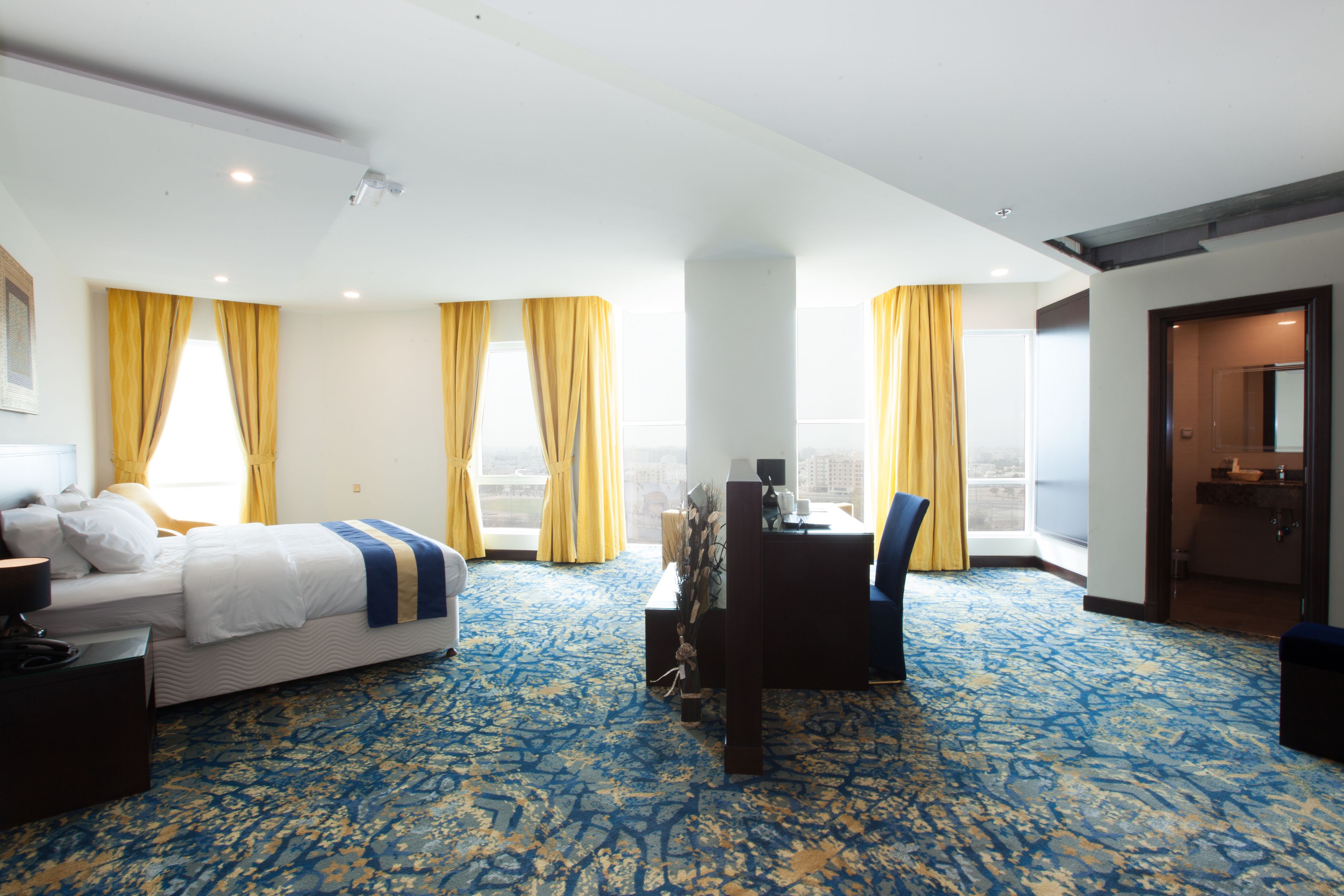 Superior Suite, 1 Double Bed, City View | Minibar, in-room safe, desk, blackout drapes