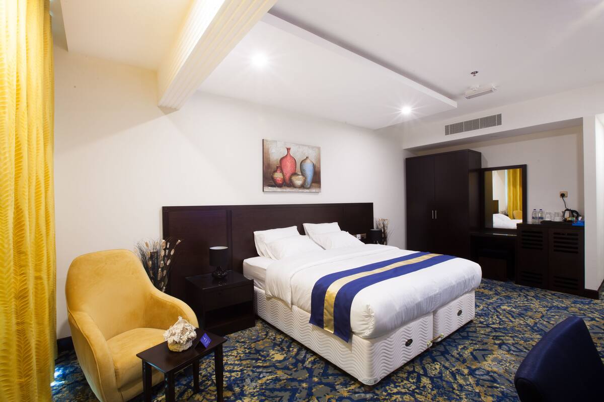 Deluxe Double Room | Minibar, in-room safe, desk, blackout curtains