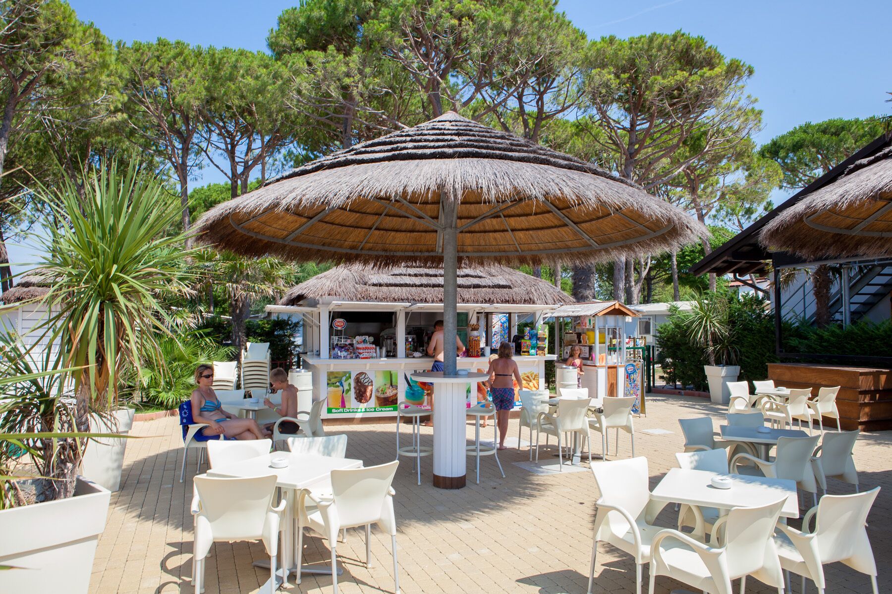 Bar al costat de la piscina