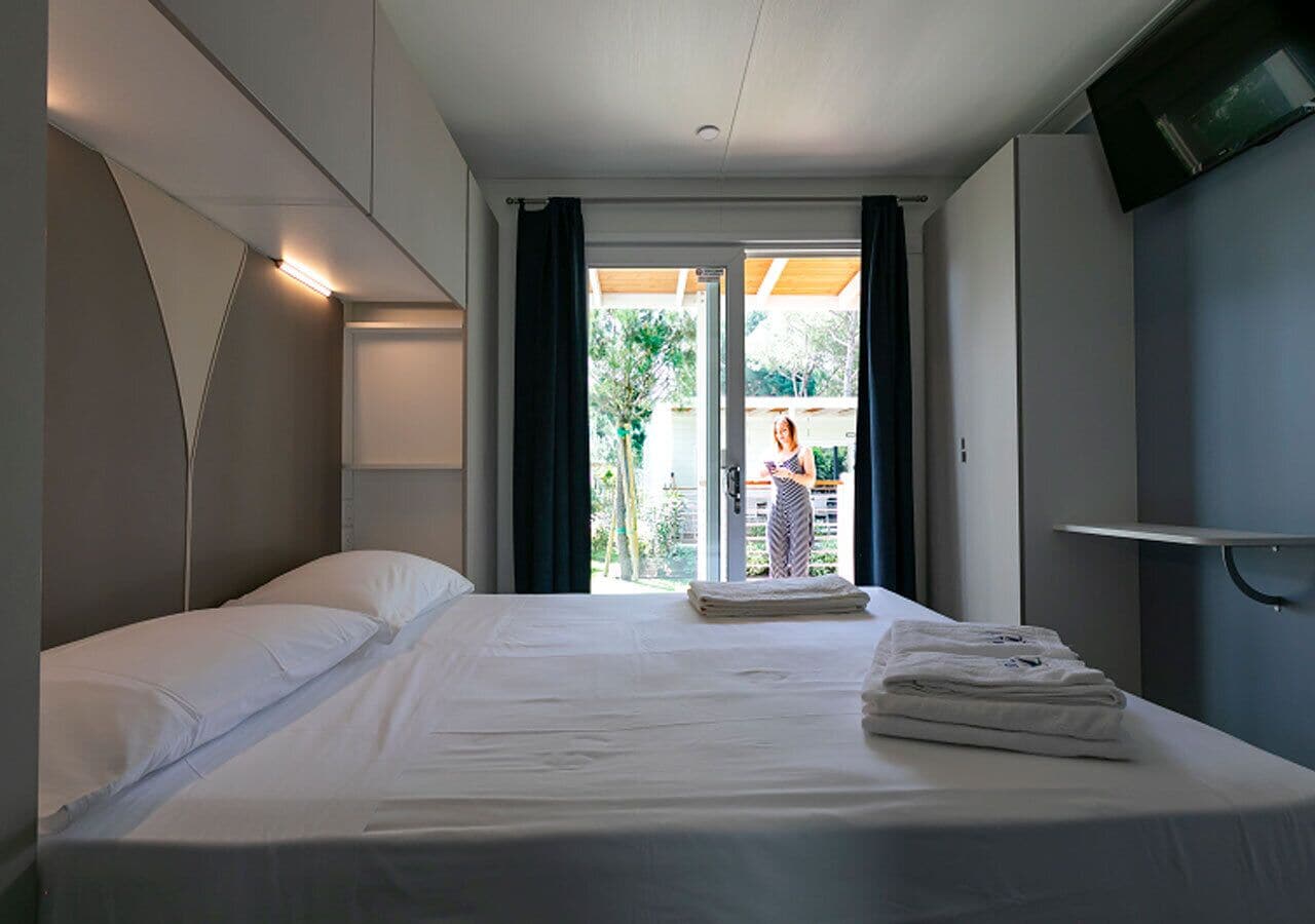 Family Mobile Home | Premium bedding, in-room safe, free cots/infant beds, free WiFi