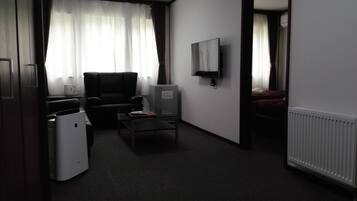 Suite | Living room | Flat-screen TV